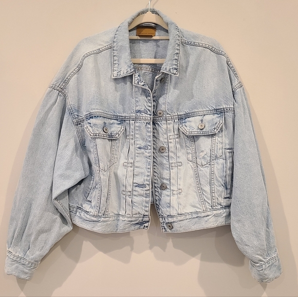 American Eagle Outfitters Jackets & Blazers - American Eagle Light Wash Cropped Balloon Sleeve Boyfriend Denim Jacket